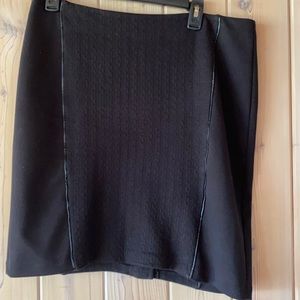 - Laundry by Shelli Segal• Black mini Skirt• Size 8